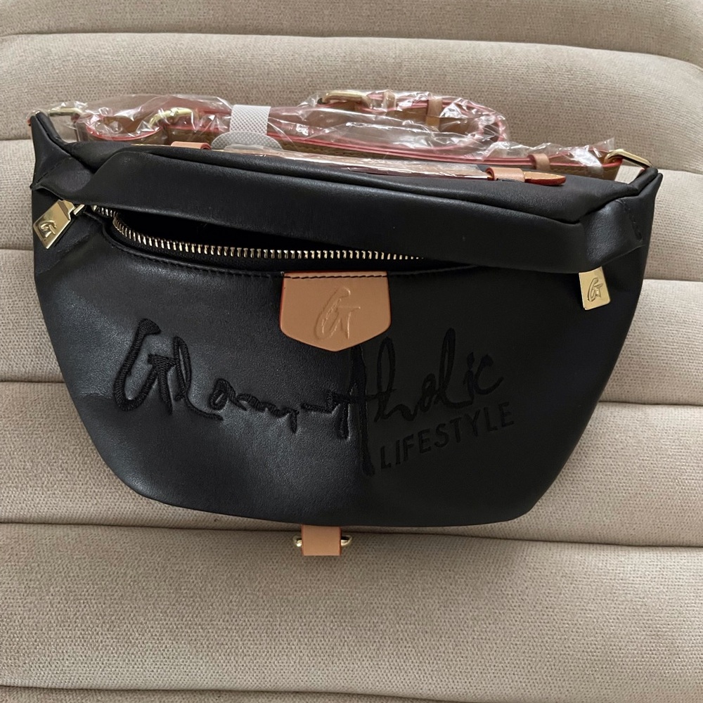 Brand new Glamaholic OG Fanny pack!